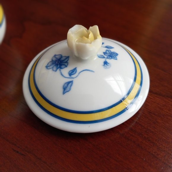 Chase Costa Azzurra Pots de Creme. Blue, Yellow & White. Lynn Chase Designs 1988 - Picture 7 of 13